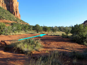 Northern Junction of Courthouse Butte Loop -- Arrow shows the continuation of Bell Rock Pathway